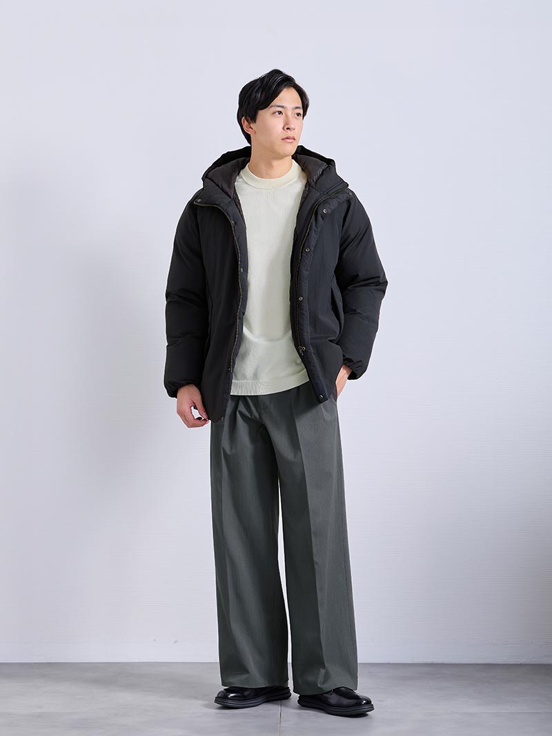 ボリューミーなアウターとワイドパンツのカジュアルコーデ