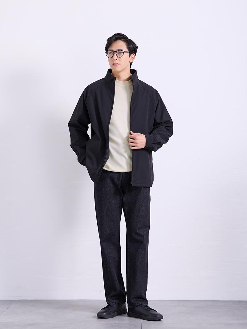 シンプルを深める、モノトーンの着こなし