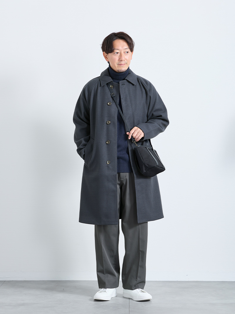 スニーカーで外す、大人のステンカラー術