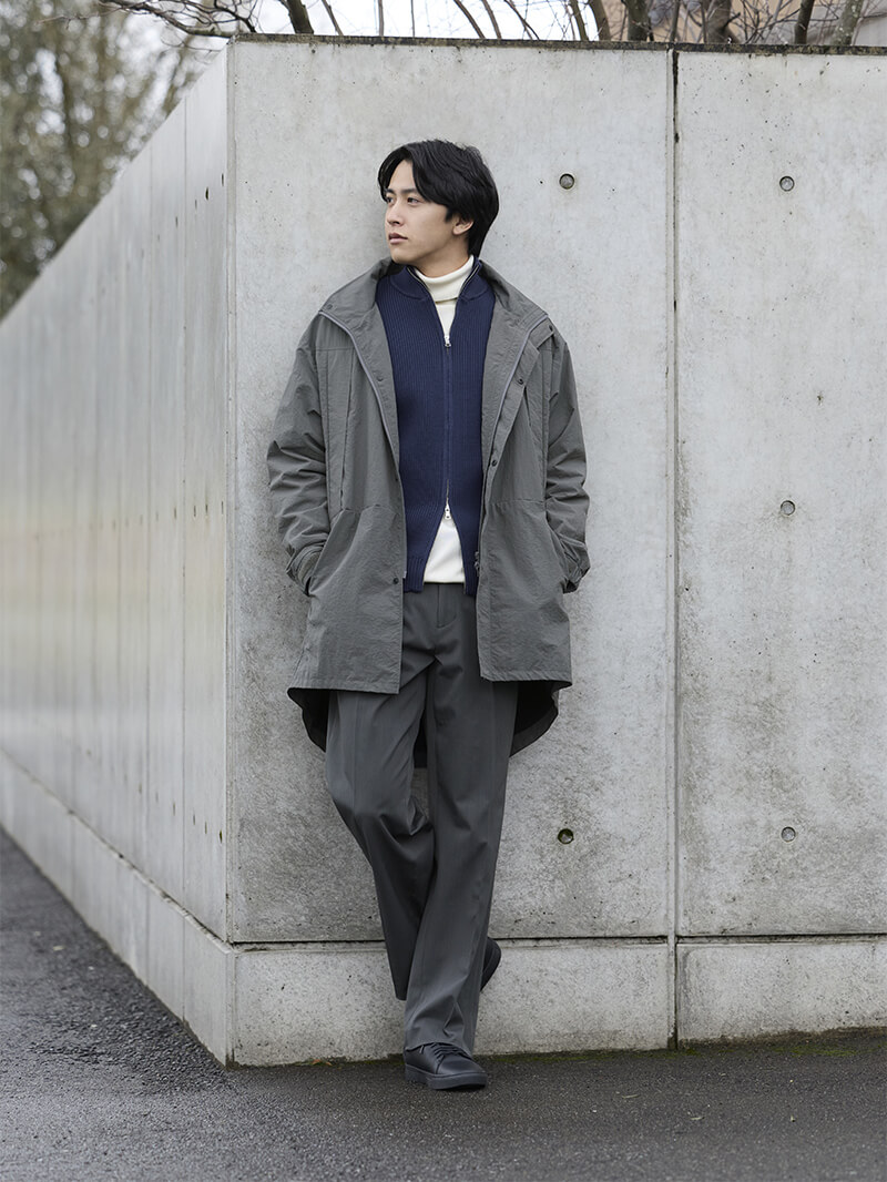 上下ジップで差がつく冬のニット重ね