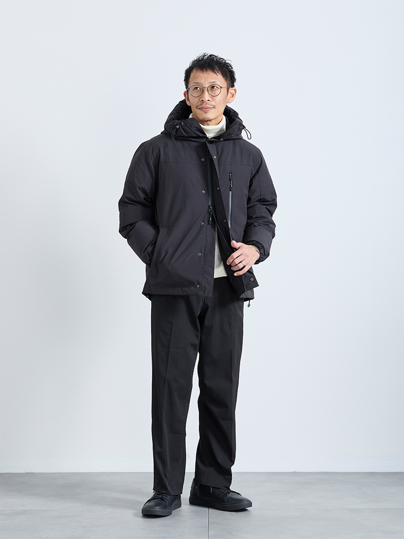 ジップ使いで整えるダウンコーデ