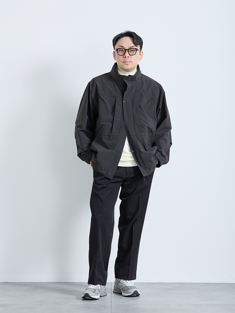 シンプルでも手抜きに見えない着こなし