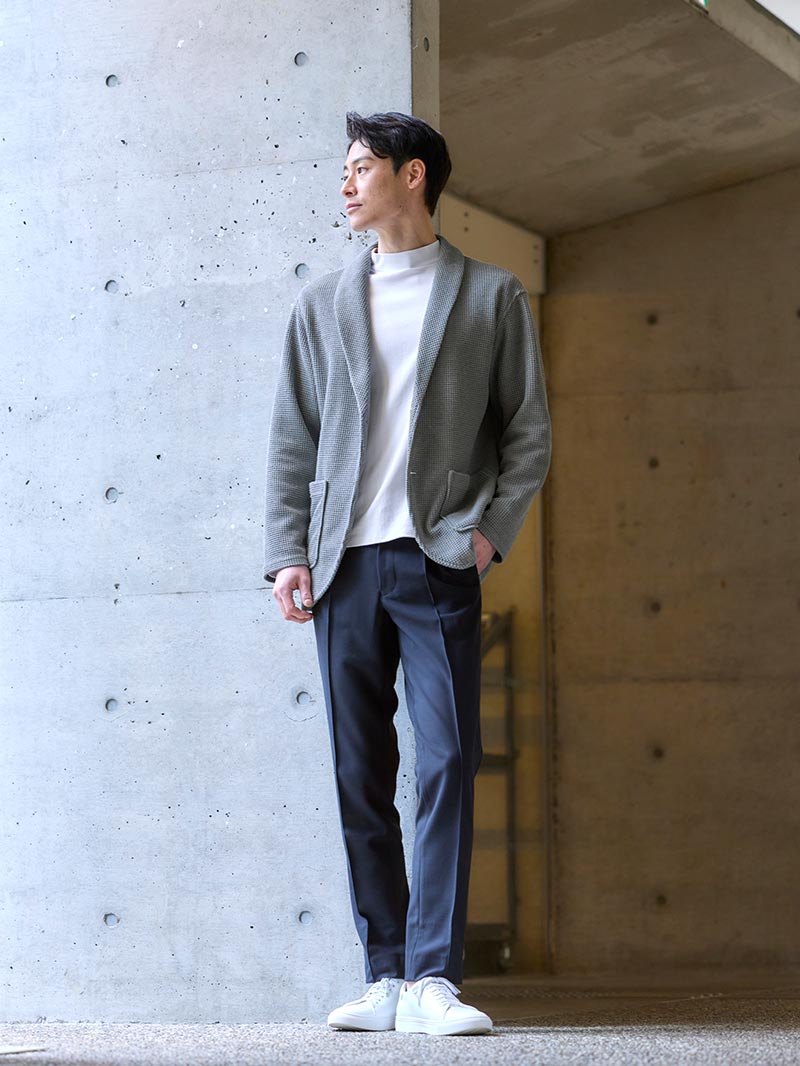 肩の力を抜く、こなれた大人コーデの最適解