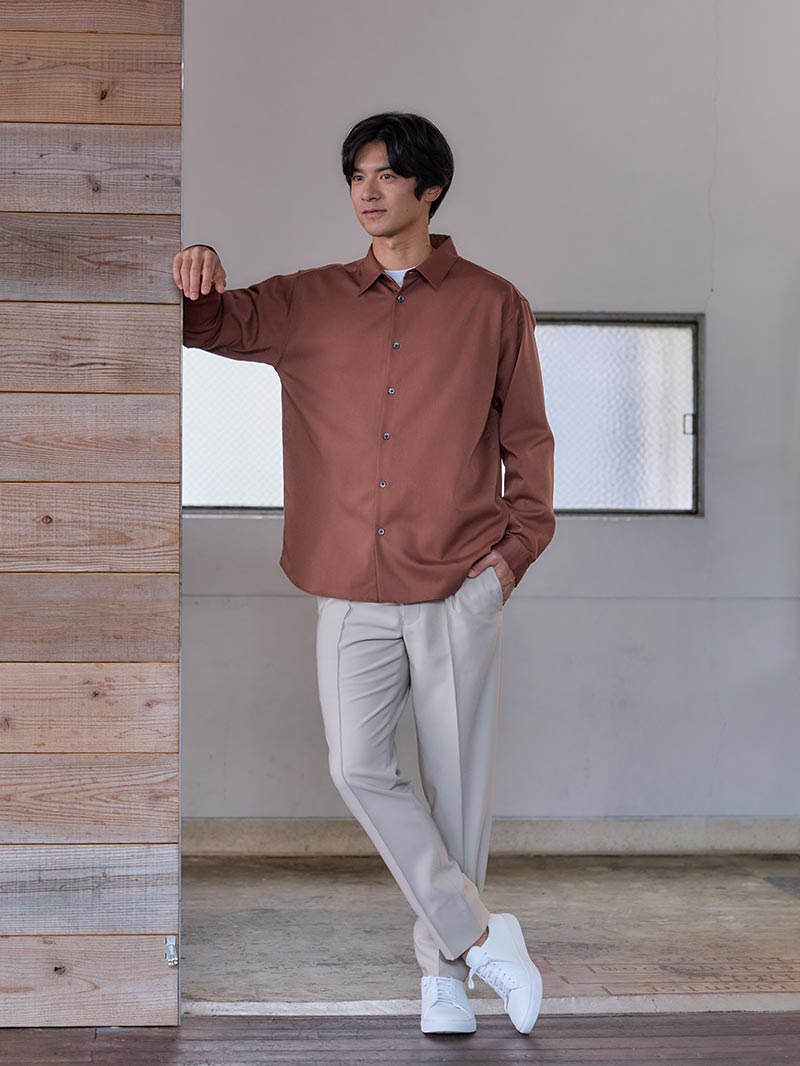 雰囲気あるオフの着こなしを完成させる