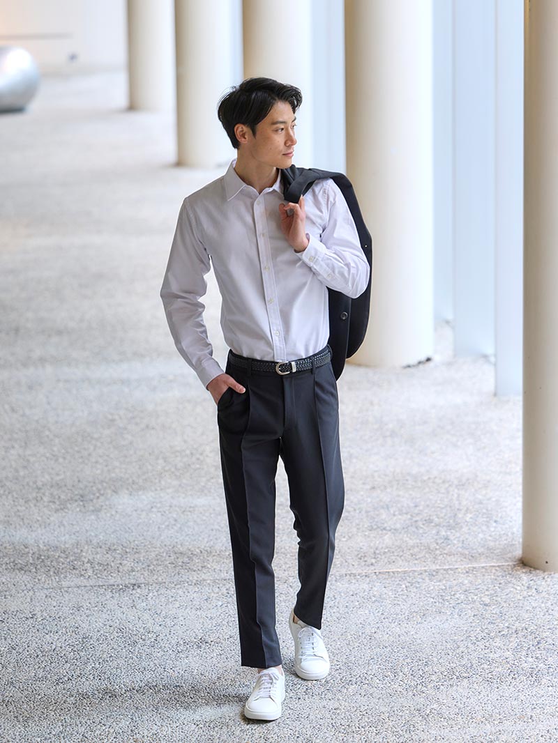 すっきり好印象の万能シャツスタイル