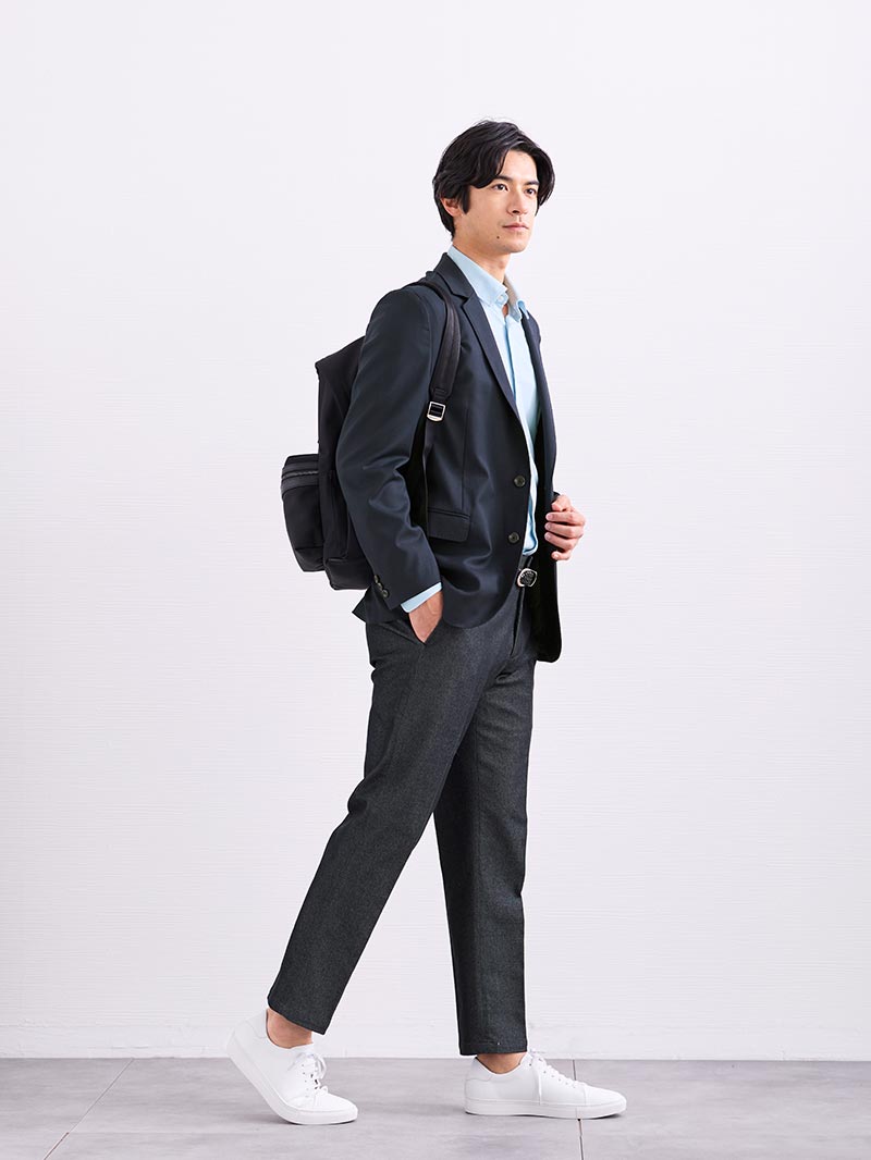 爽やかな春通勤に効くネイビーコーデ