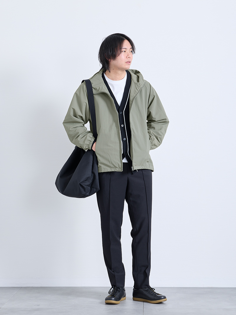 通勤にも馴染む、大人のマウンテンパーカ