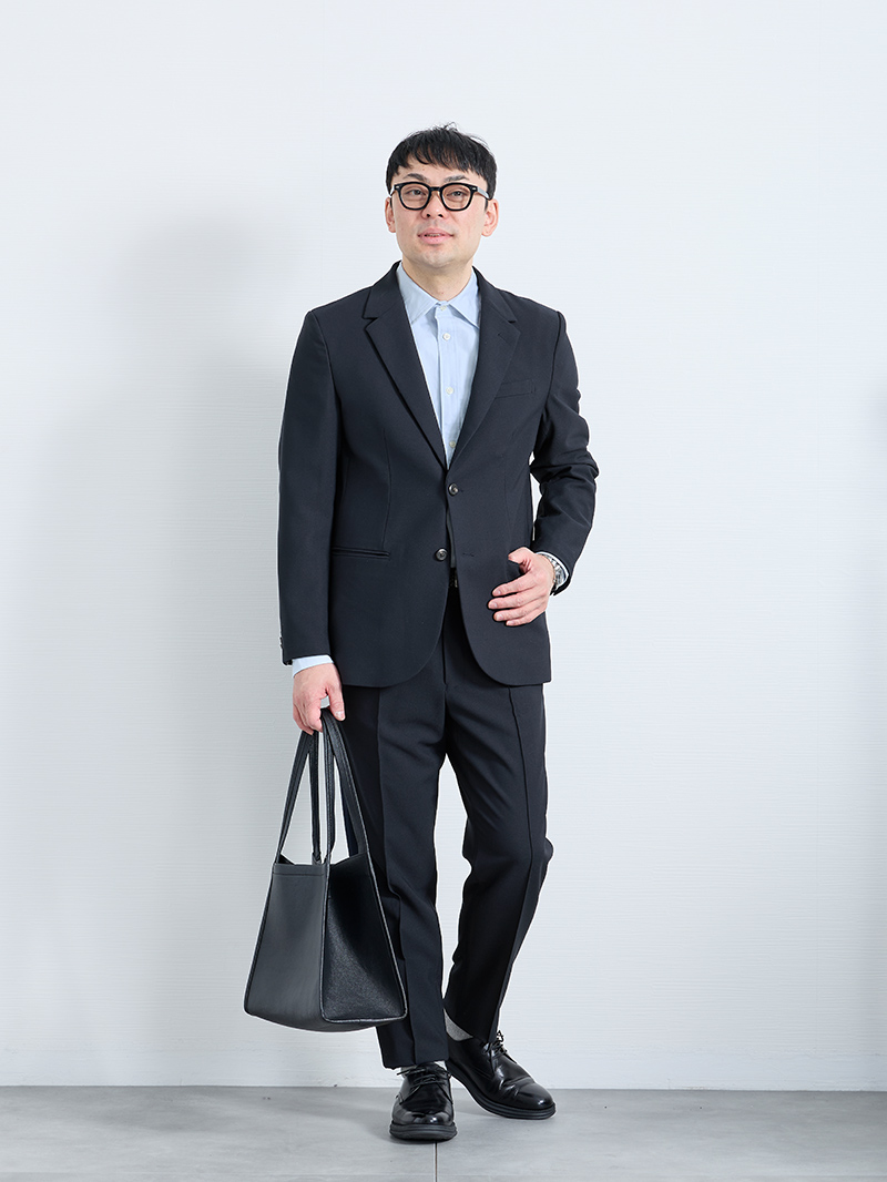 誠実さが伝わるネイビースタイル