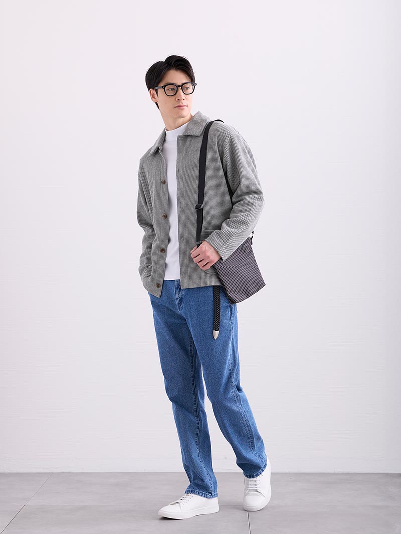 優しいニットをポイントに休日も品よく