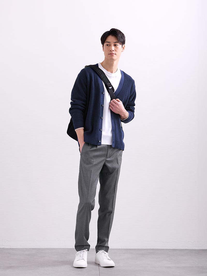 おしゃれな位置のショルダーバッグを使ったメンズコーデ