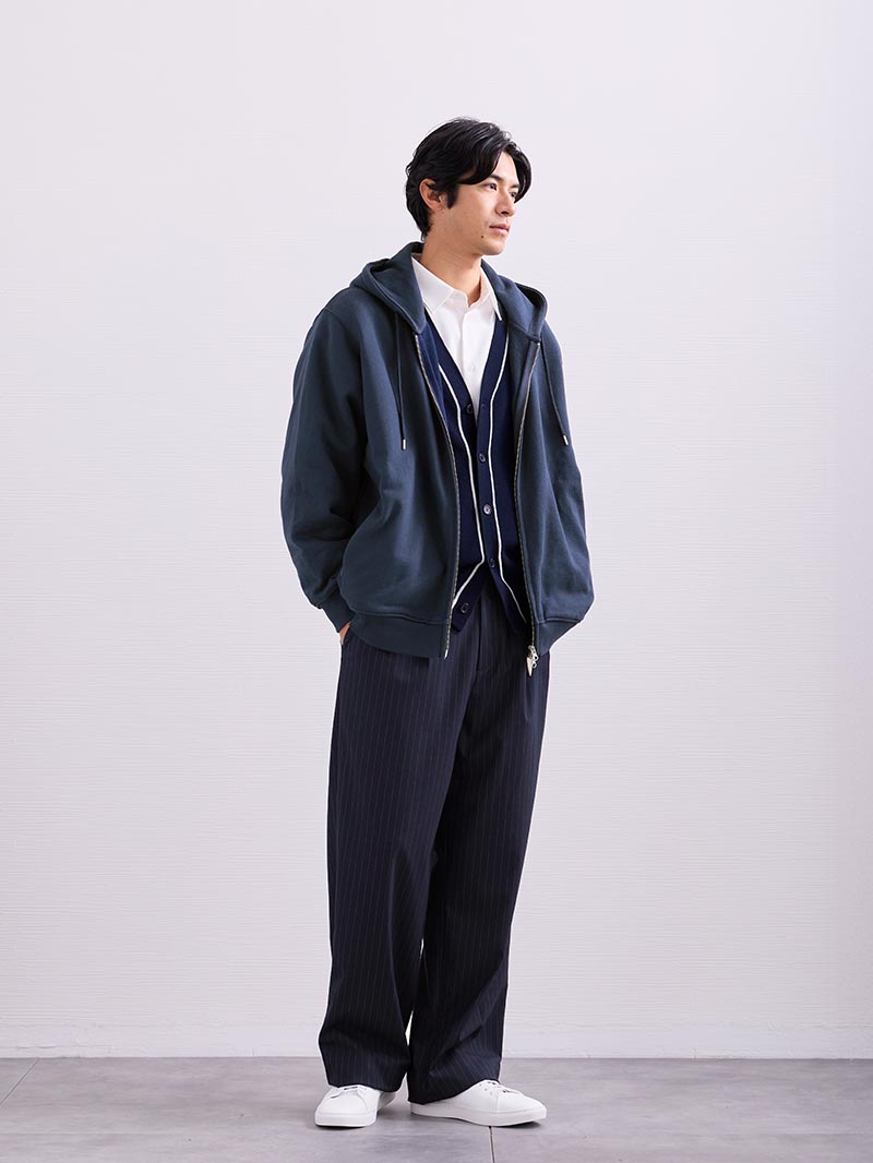 ゆったり脱力系もコンサバ色でバランス良く