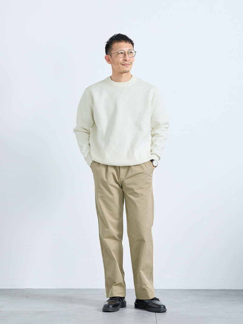 淡色でつくる、大人カジュアル