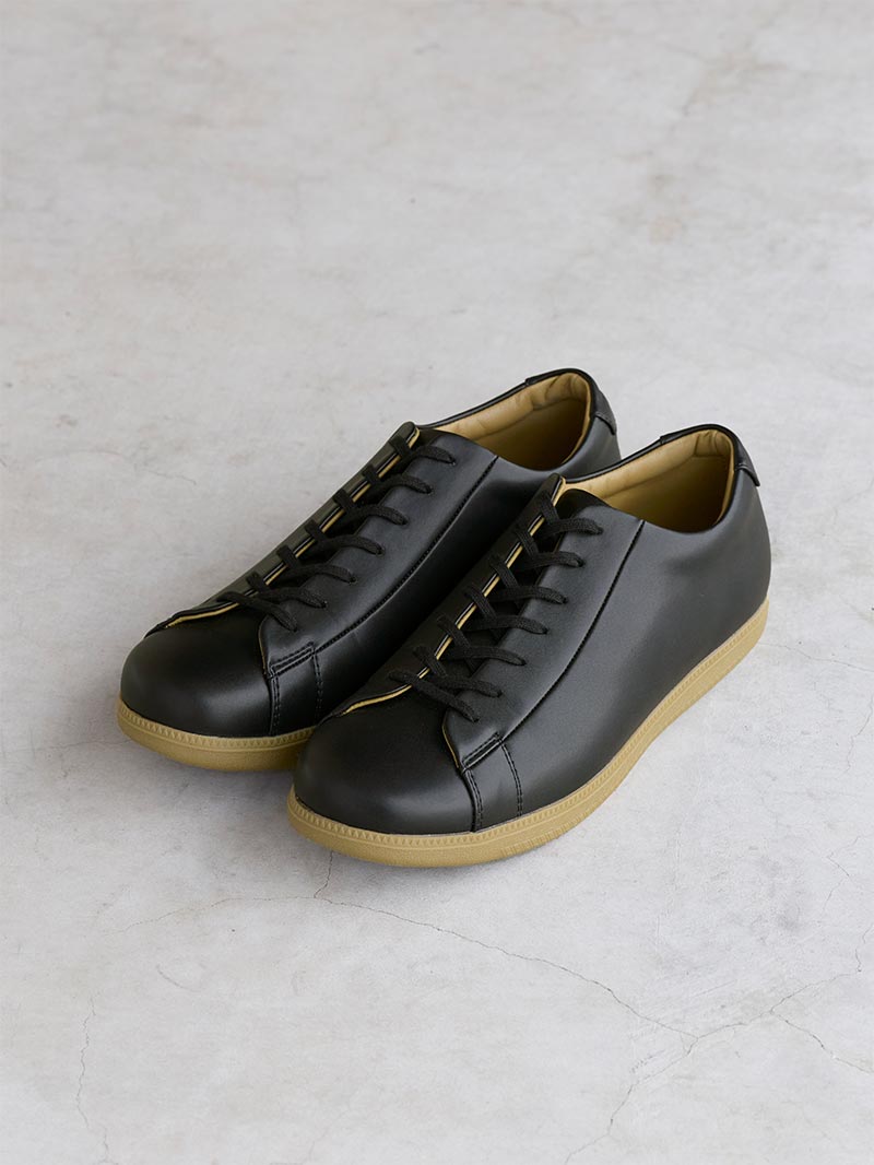 バイカラースニーカー