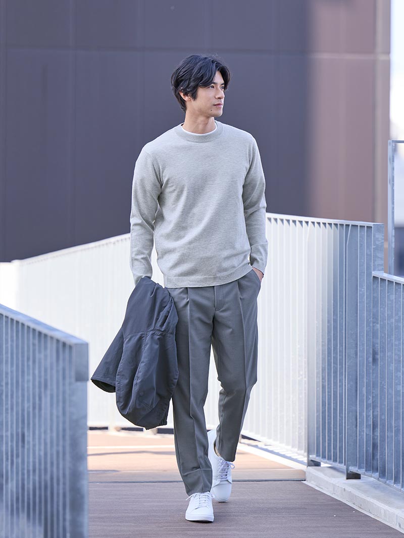 淡色とネイビーで整える静かな好印象