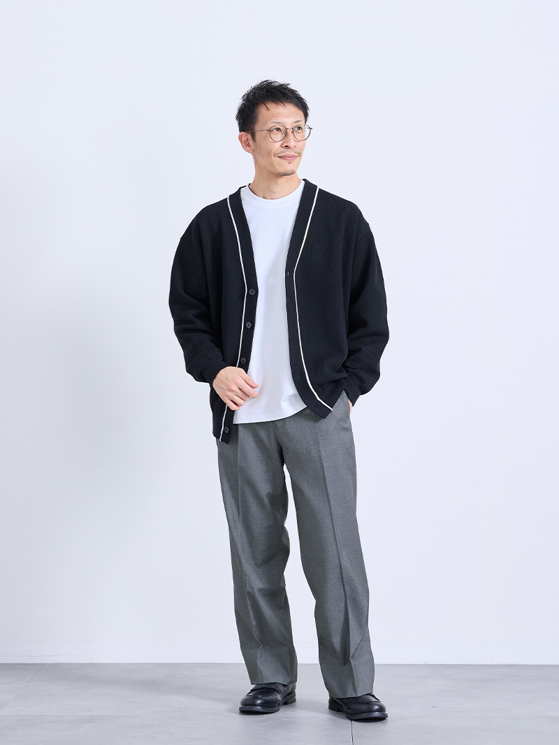 軽やかに着こなす、春のモノトーンコーデ