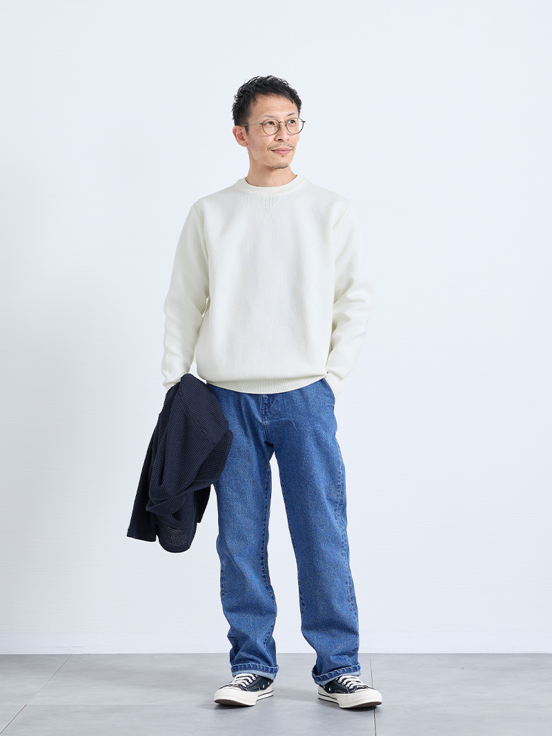 きちんと見える、白トップスの魅力