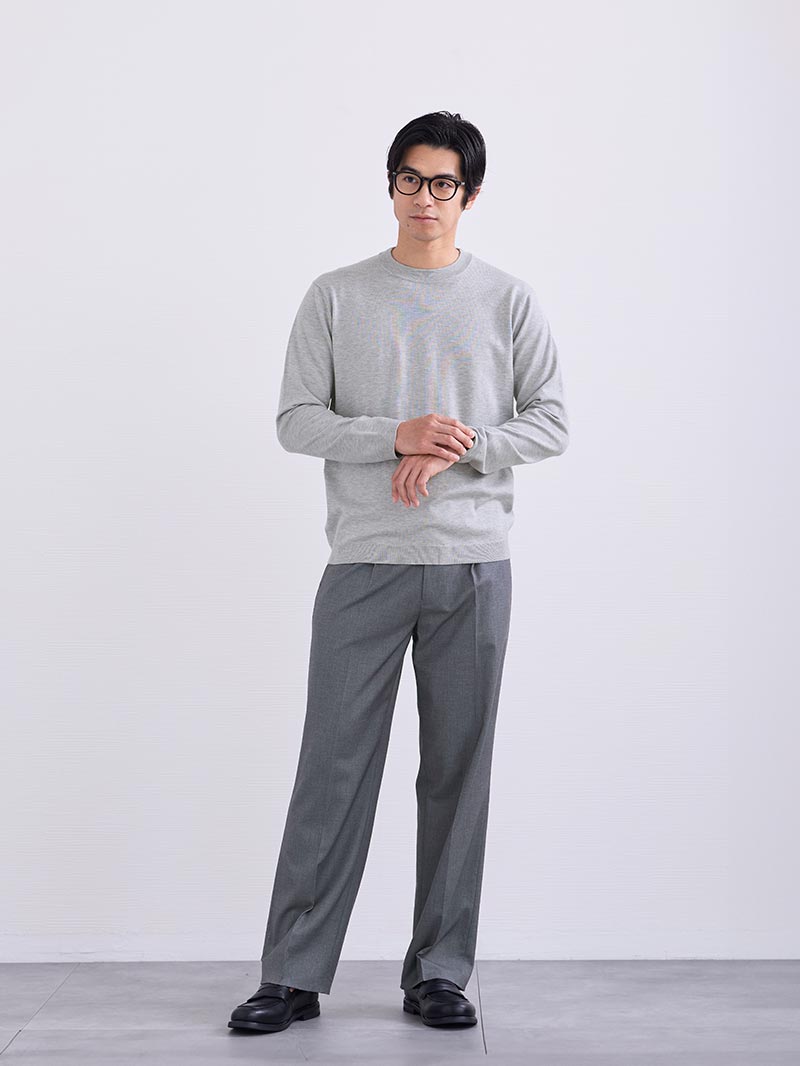 知的な空気をまとう落ち着きコーデ