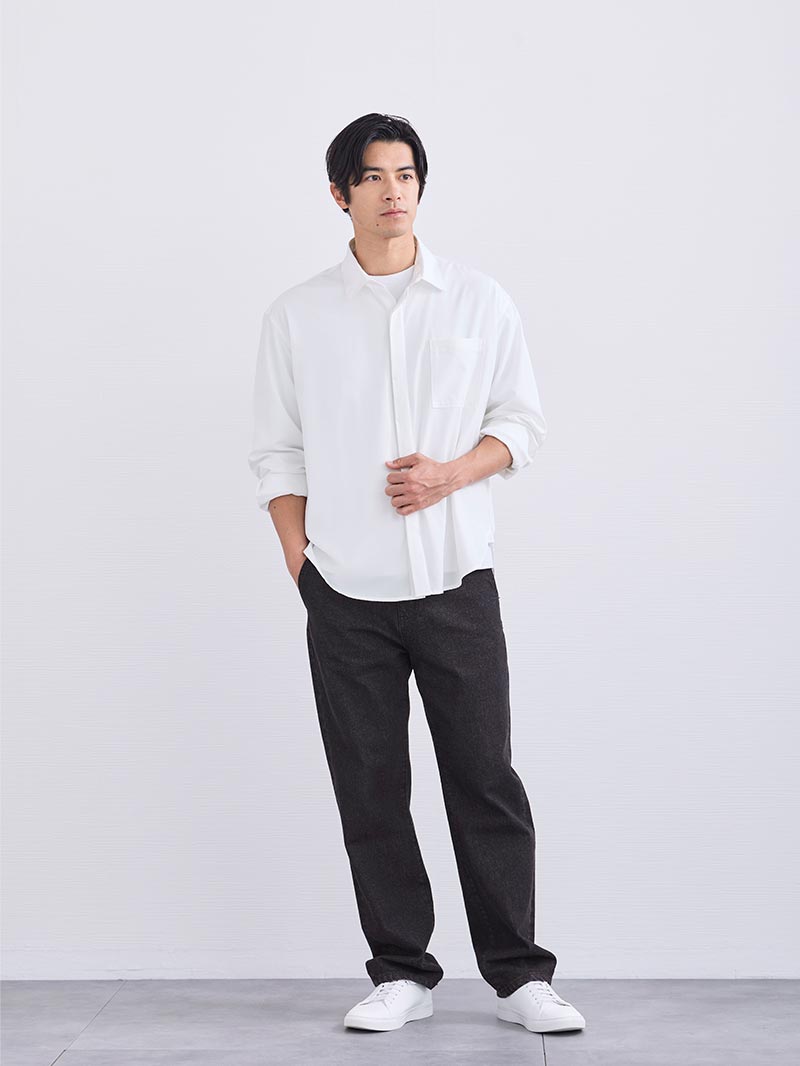 シンプルを格上げする白シャツの存在感