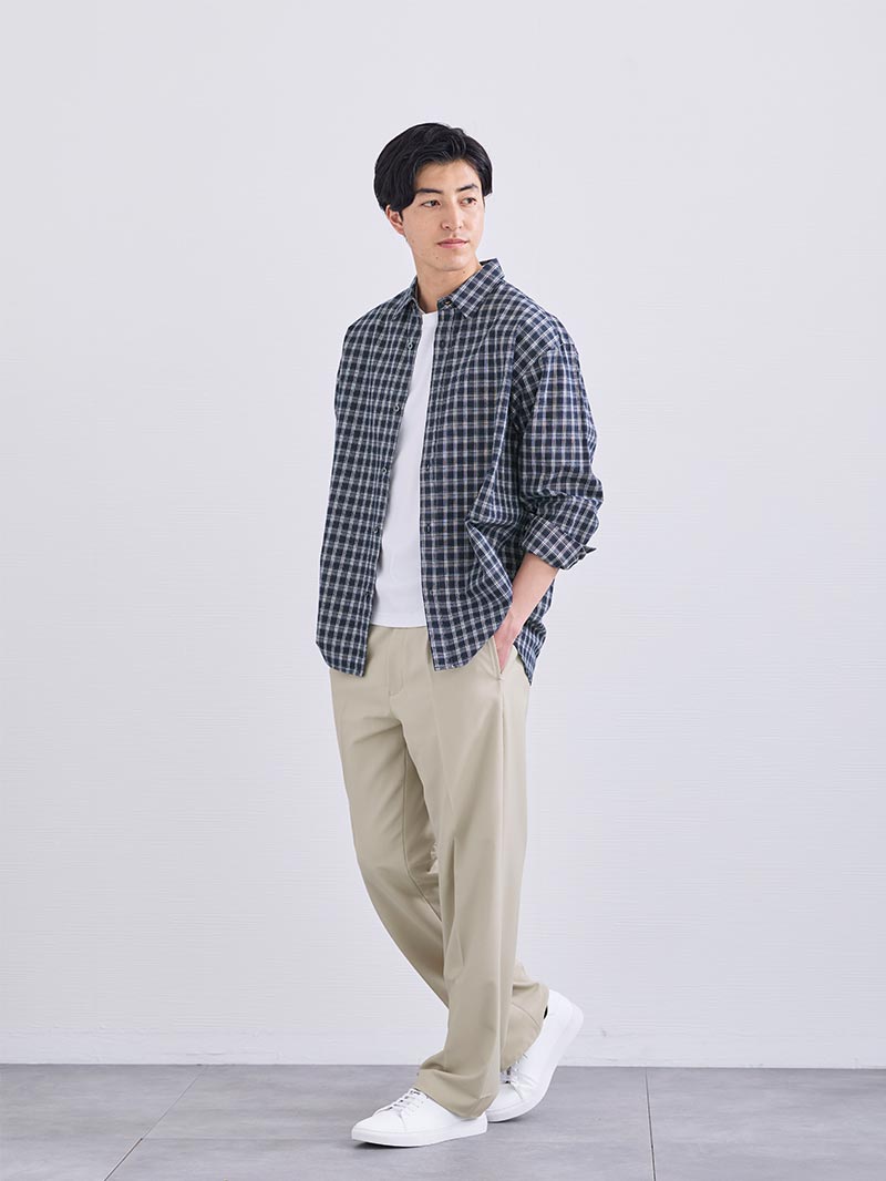 チェックシャツが映える軽やか配色