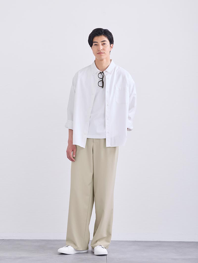 主役はゆったり白シャツの爽やかコーデ