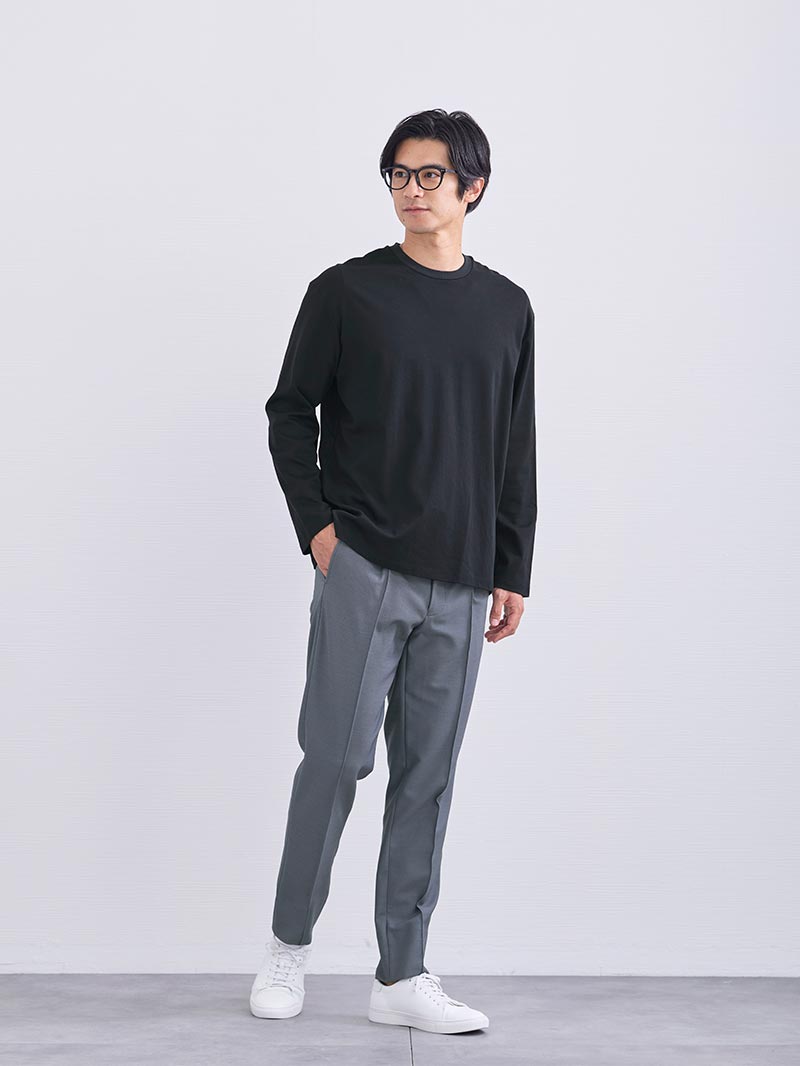 余計な色を足さないミニマルな色合わせ