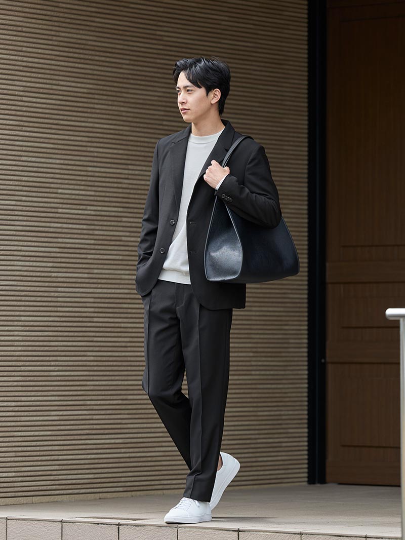 黒ジャケットで引き締める洗練感
