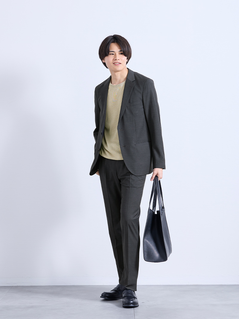 きちんと見えに余裕を足す大人配色