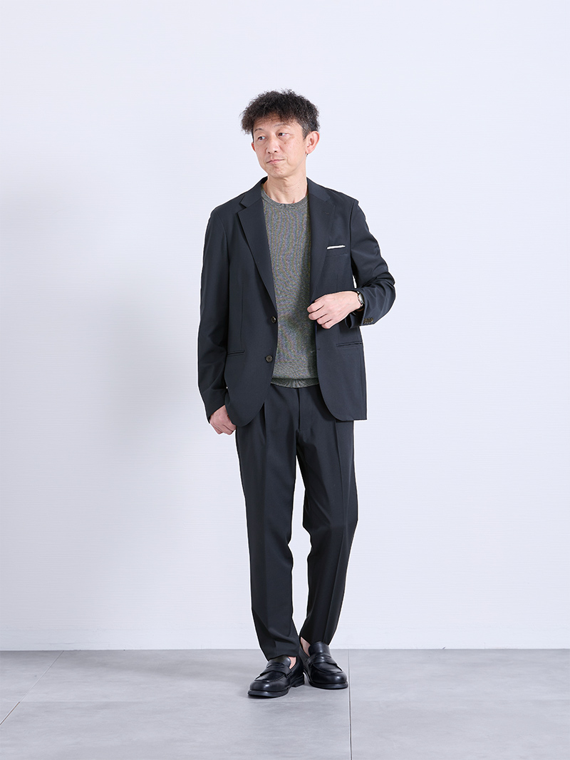 柄ニットで程よいアクセント