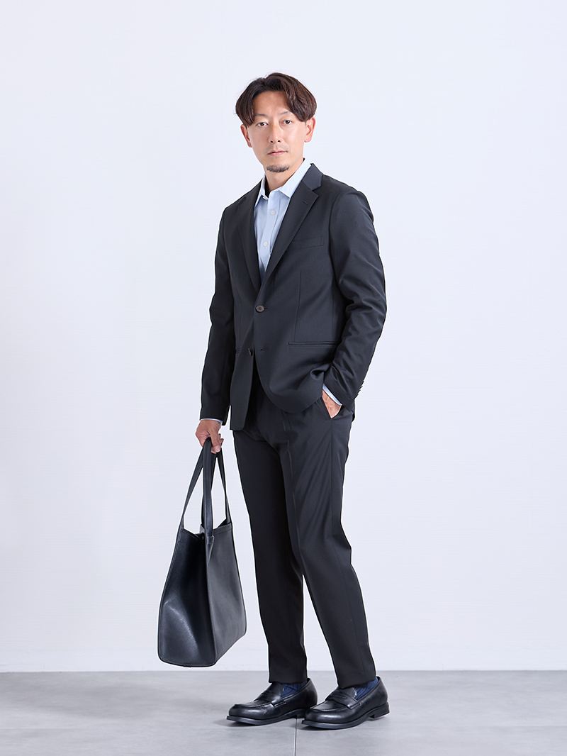 通勤シーンで映える端正スーツスタイル