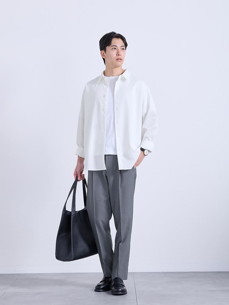 清潔感あふれる大人の余裕コーデ