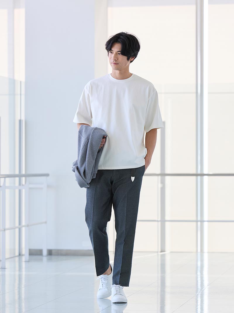 力を抜いても品が残る、ミニマルな選択