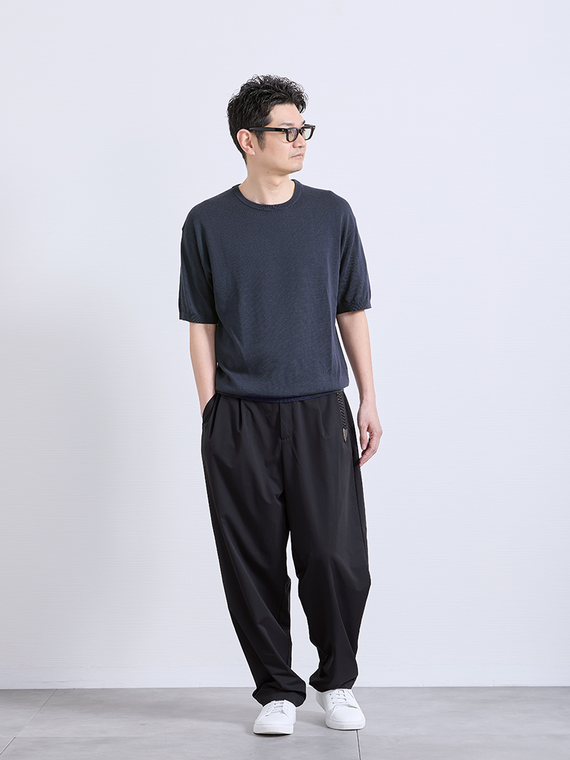 余裕漂う大人のダークトーン装い