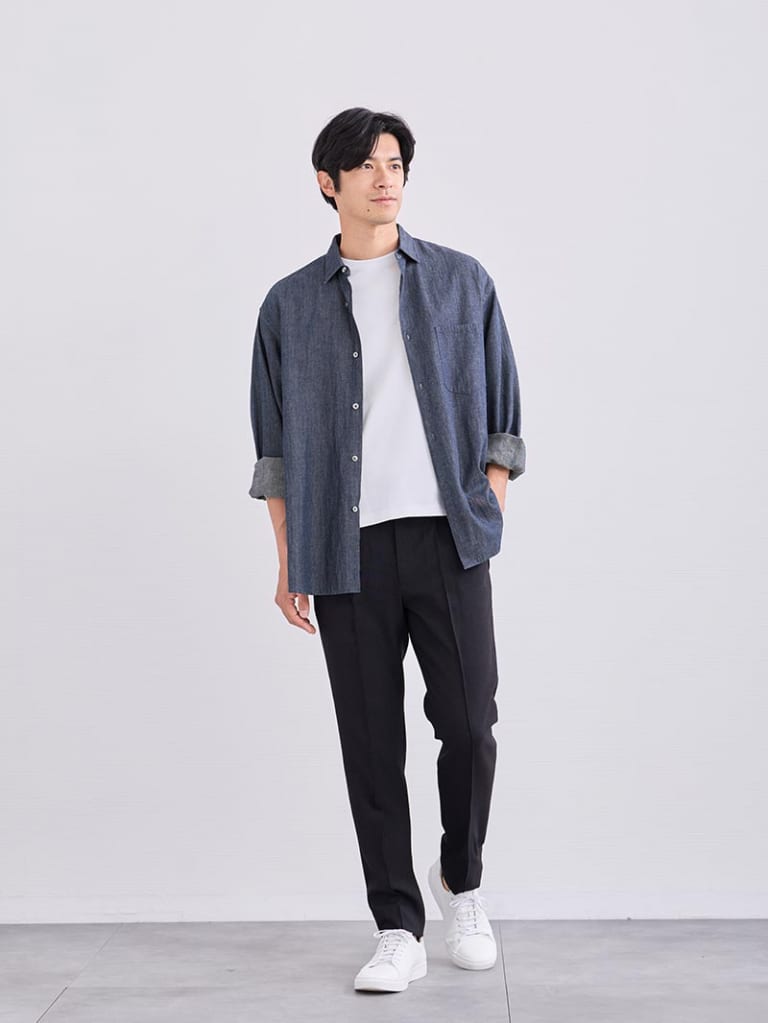 シャツで程よくカジュアルダウンした上品コーデ