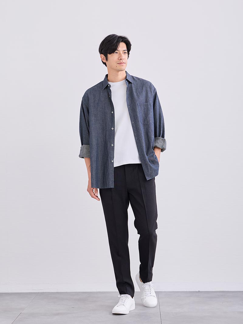 シャツで程よくカジュアルダウンした上品コーデ