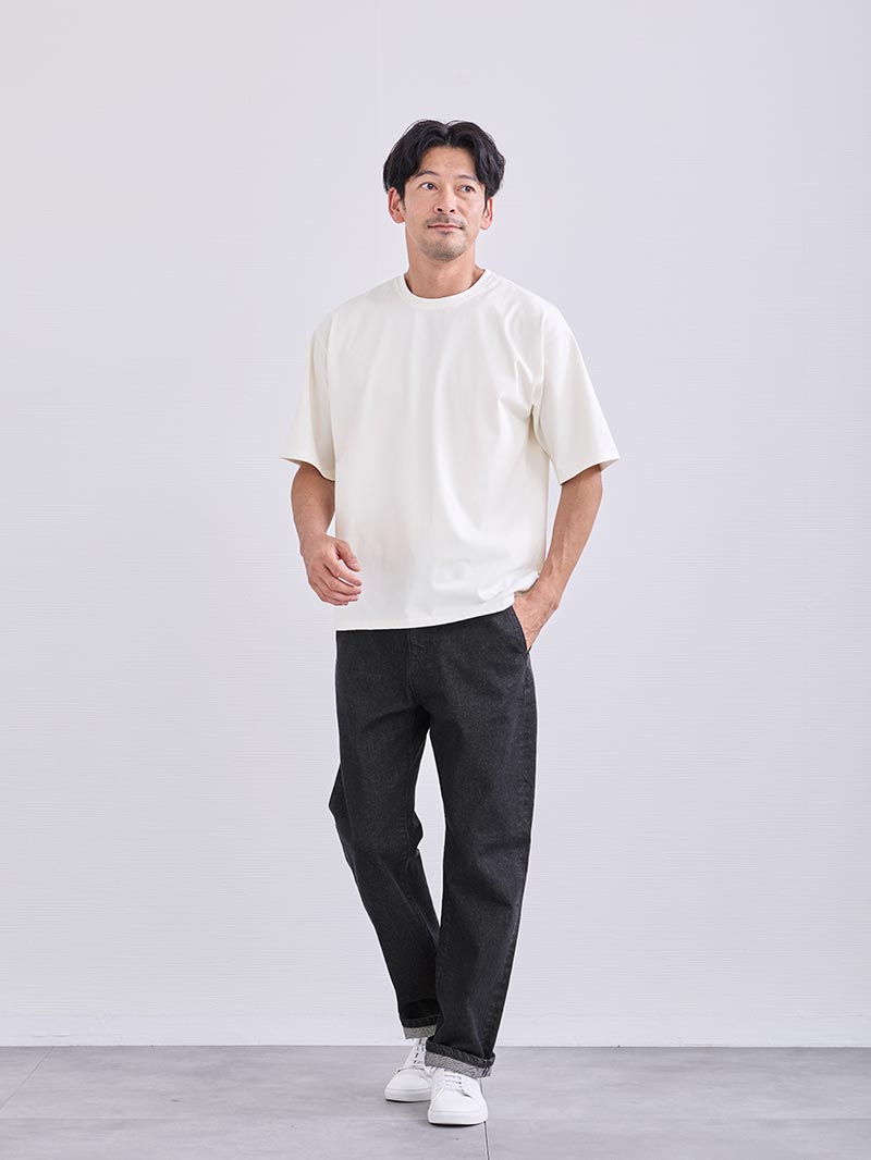 清潔感溢れるモノトーンスタイル