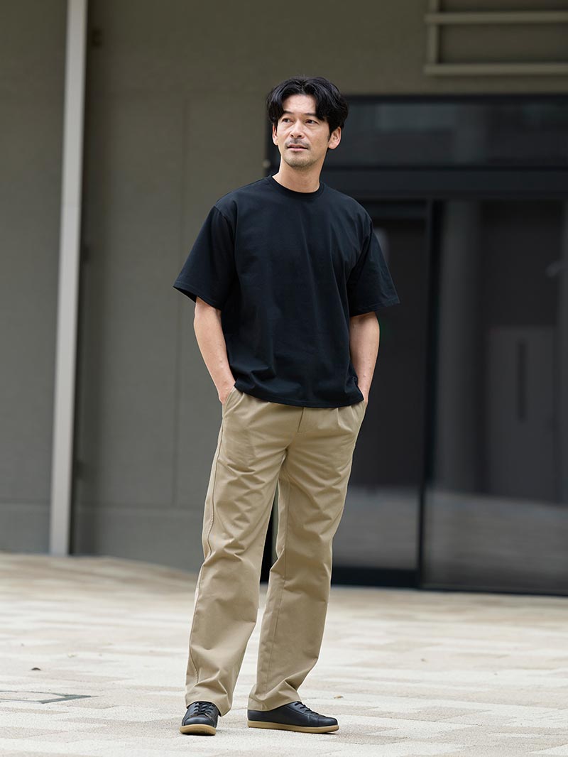 着るだけでサマになる、余裕のワンツーコーデ