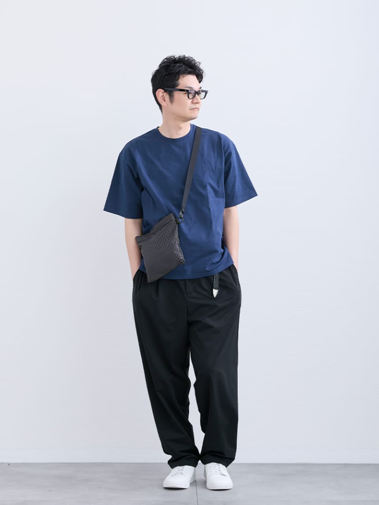 ネイビーTシャツでつくる 大人の軽やかカジュアル