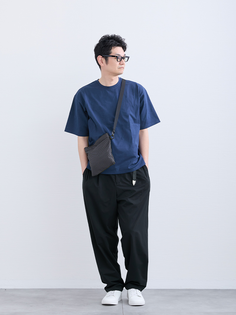 ネイビーTシャツでつくる 大人の軽やかカジュアル