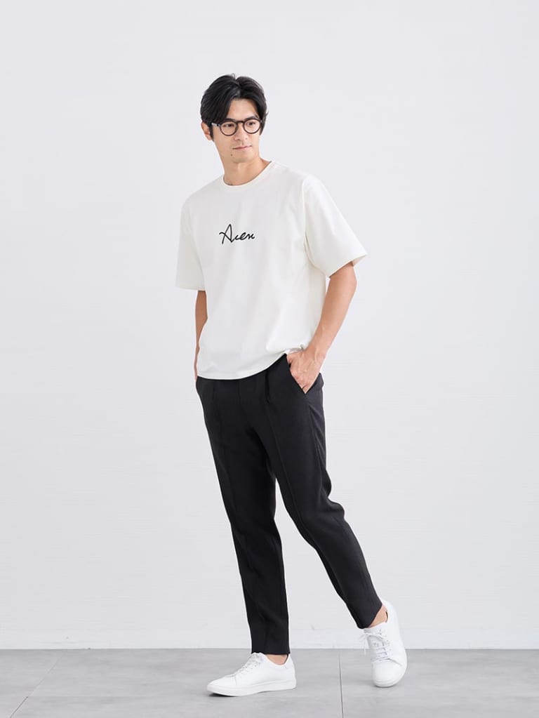 白Tに黒パンツ。迷った日に頼れるシンプルコーデ