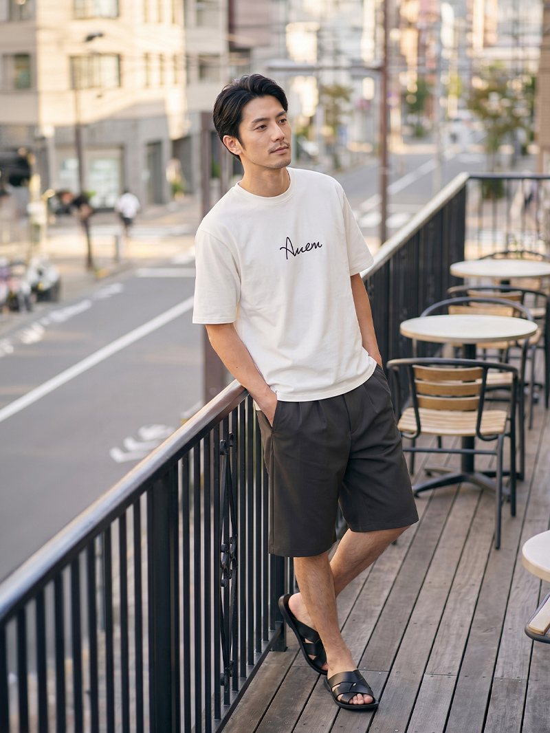 カフェ時間に似合う、大人のラフスタイル