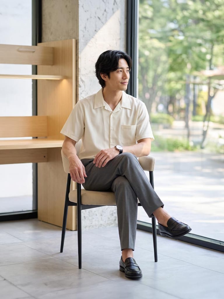 ナチュラルカラーでまとまる、上品な夏のきれいめコーデ