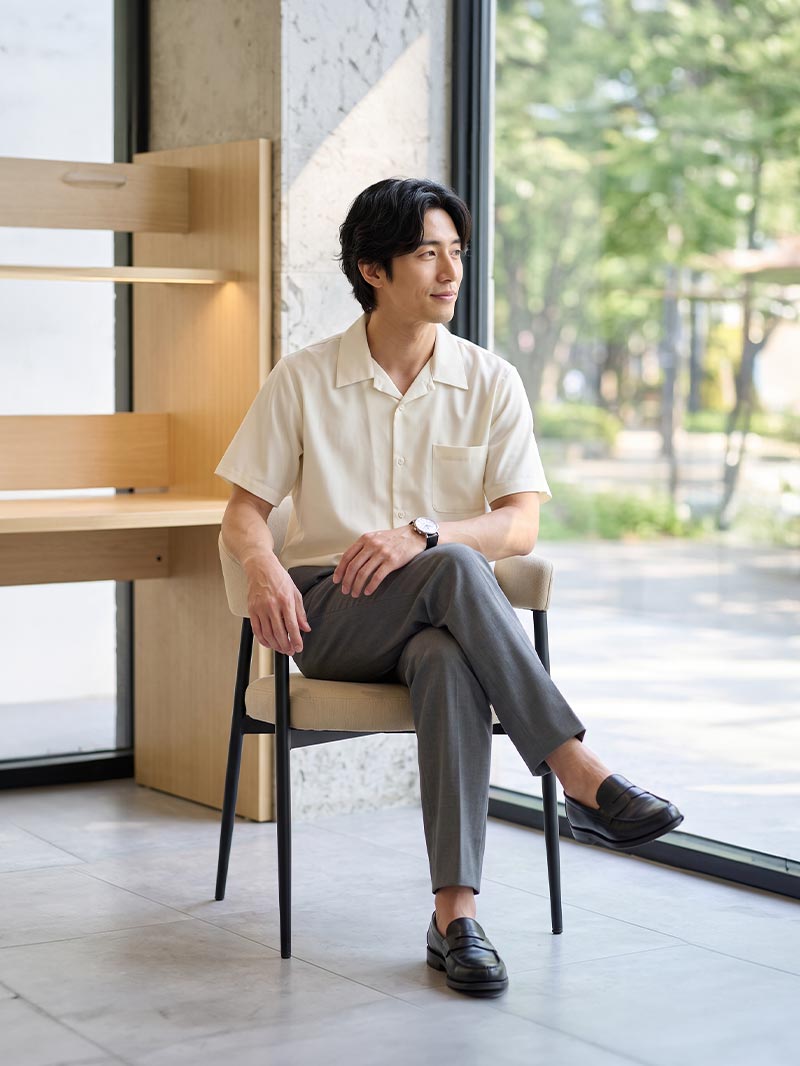 ナチュラルカラーで魅せる、上品な夏のきれいめコーデ