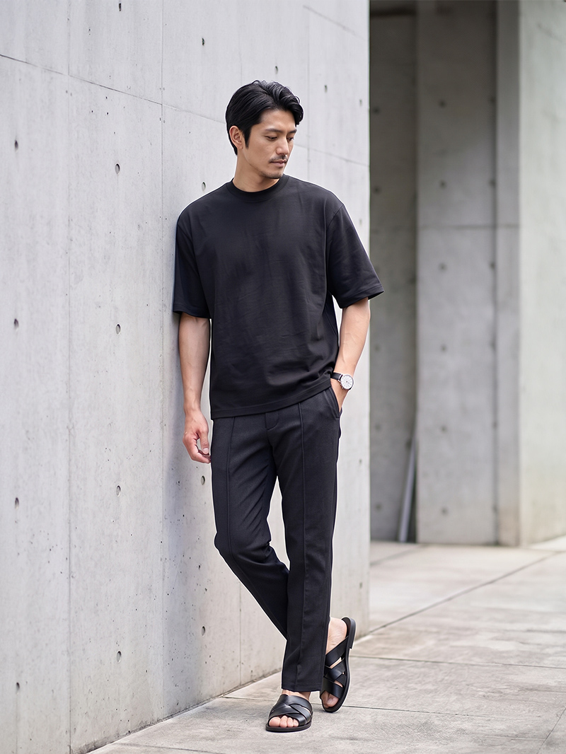 休日の大人に。黒でまとめる夏のワントーン