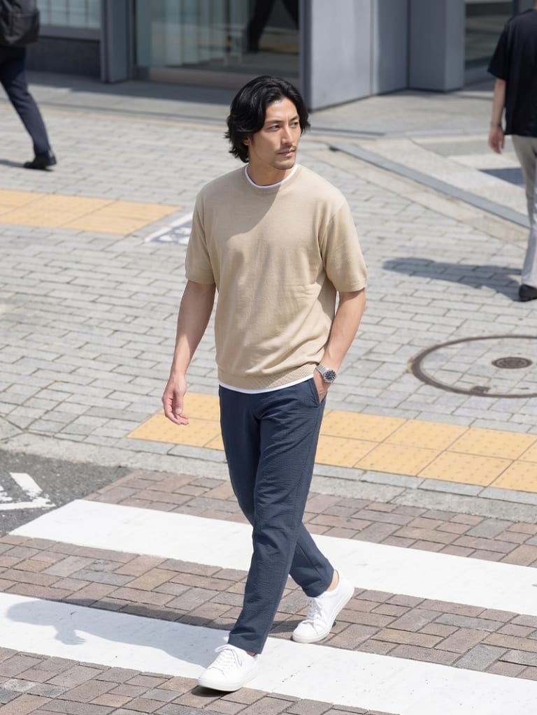 明るい印象で出社したい日に。ベージュニットの軽やかコーデ