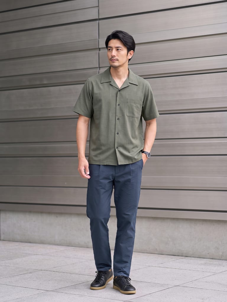 落ち着いて見せたい日に。オリーブシャツのこなれ通勤着