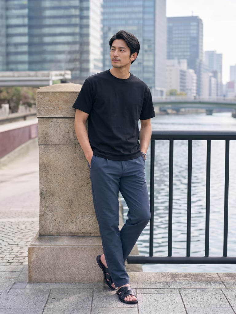 暑い休日に。黒Tとサンダルで涼しくまとめる