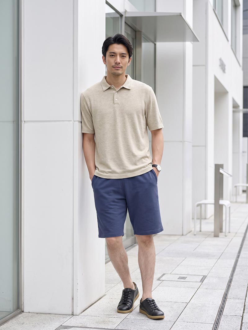 ベージュポロで品よく仕上げる、休日ショーツコーデ