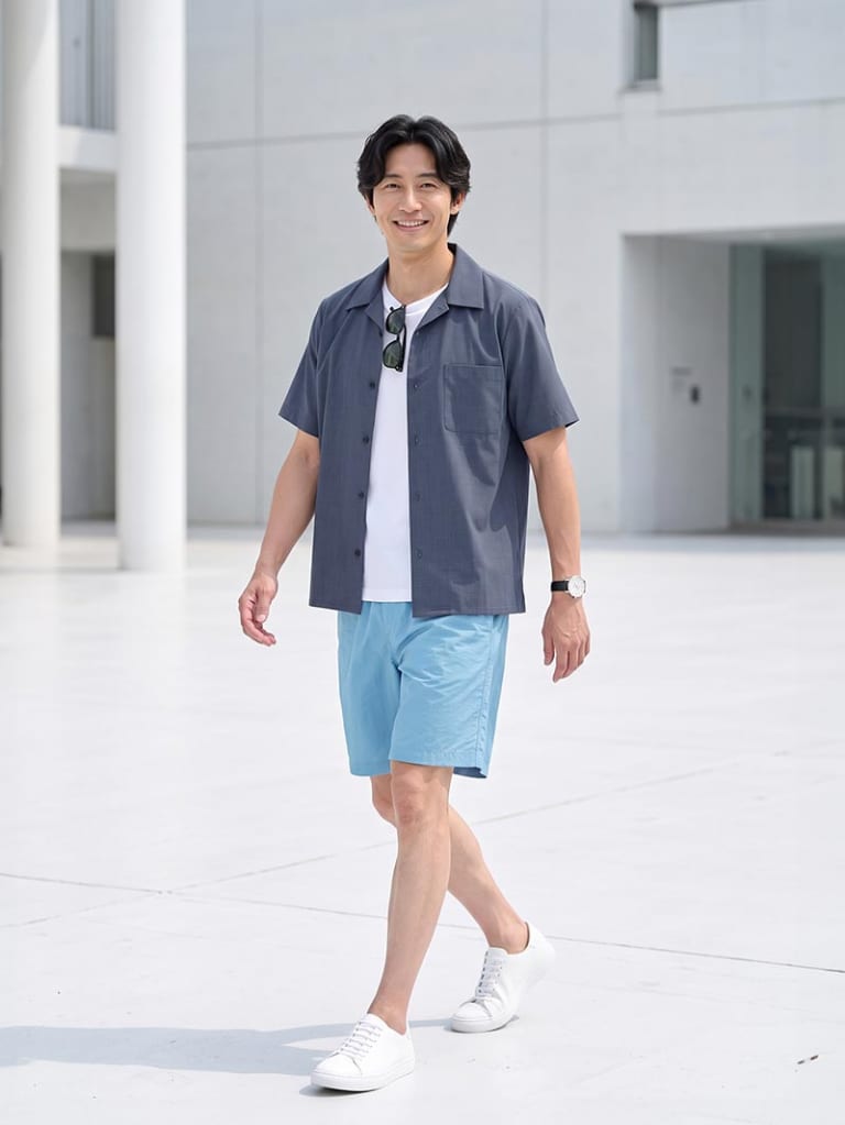 サックスショーツで爽やかに仕上げる、夏のアクティブコーデ