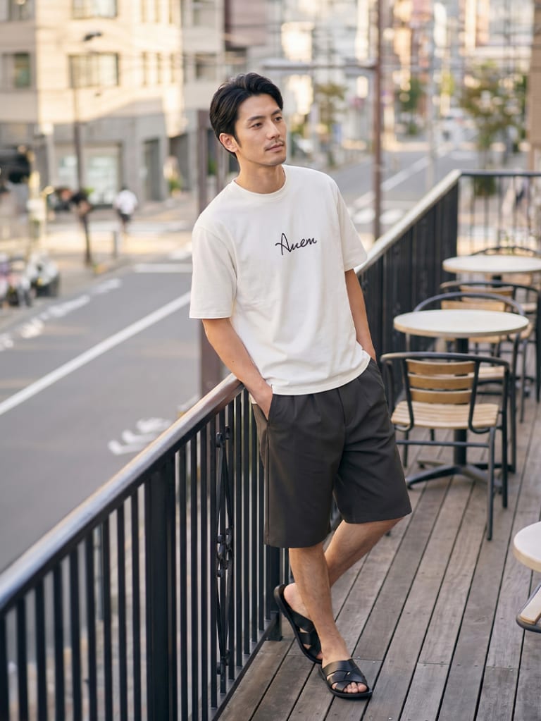 カフェ時間に似合う、大人のラフスタイル