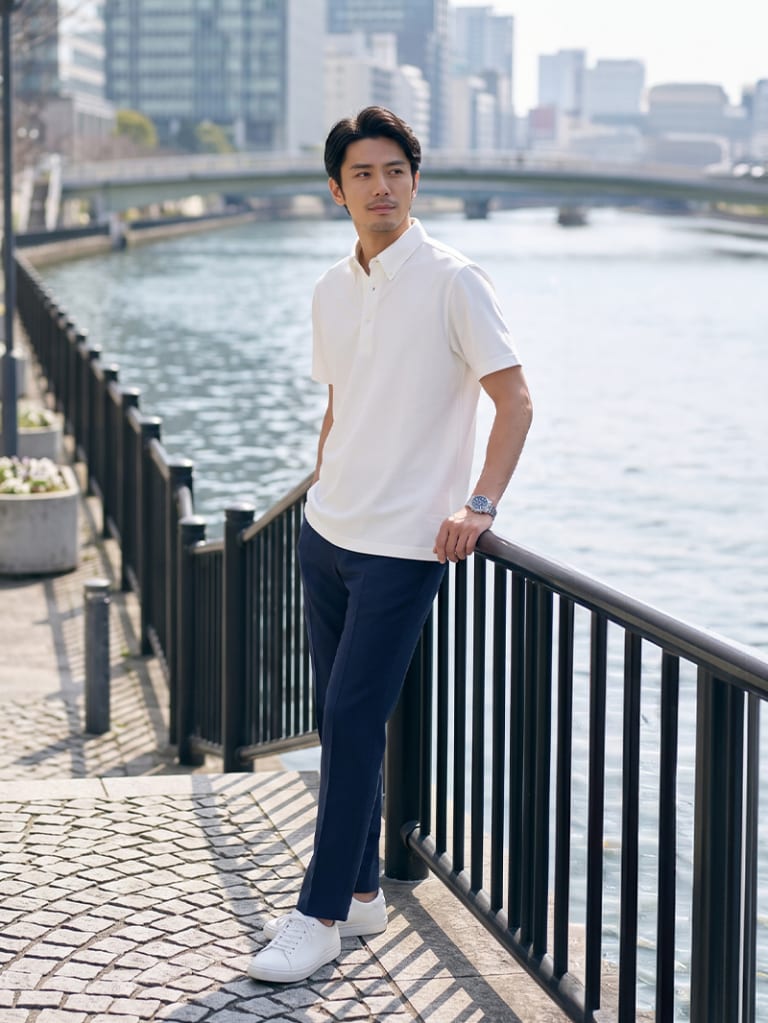 休日の散歩に。爽やかに見える白ポロコーデ